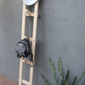 Perchero escandinavo de pie madera pino macizo estilo nórdico 4 ganchos reforzado